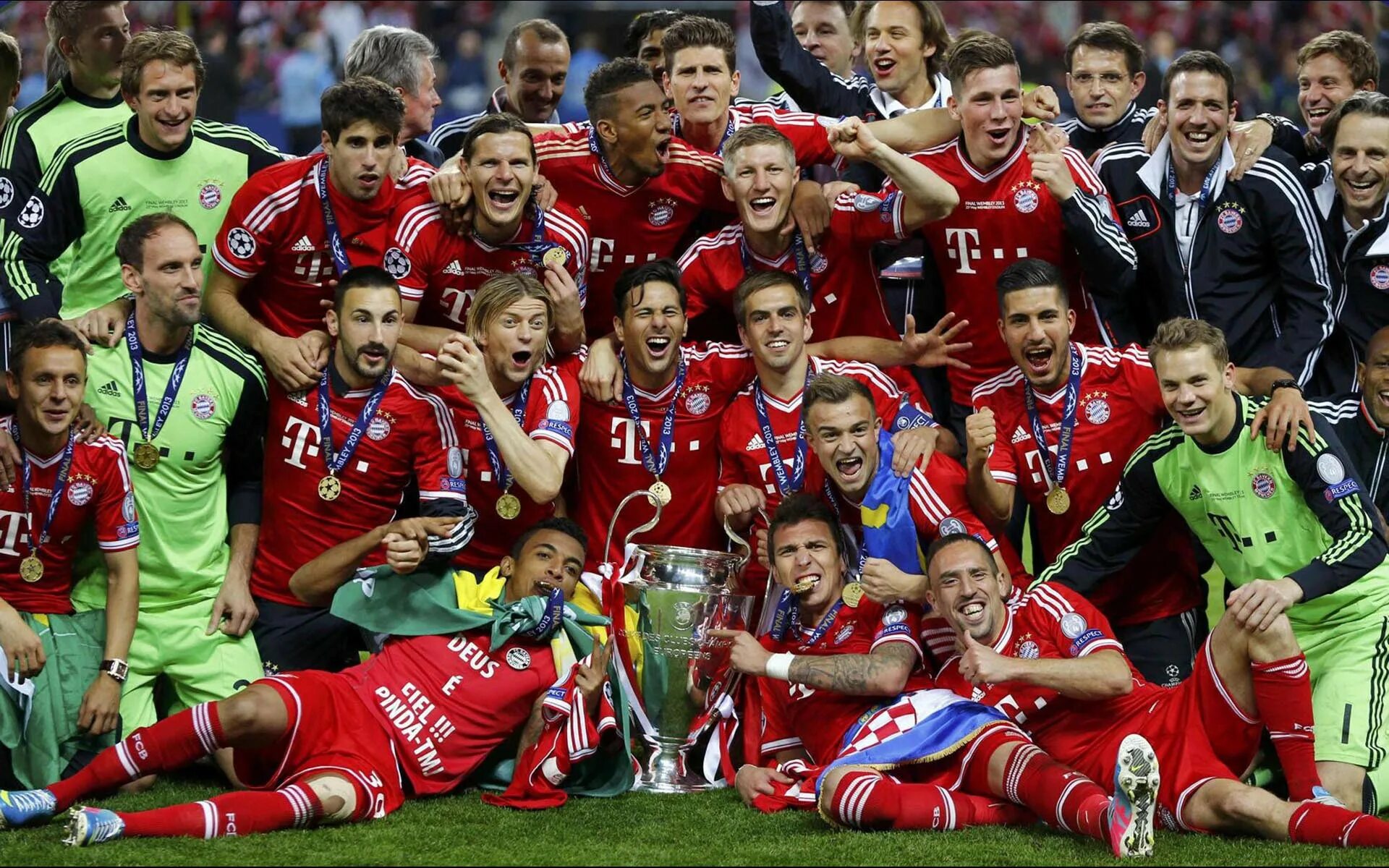 Бавария чемпион Лиги чемпионов 2013. Футбольная команда Bayern. Бавария (футбольный клуб). Бавария команда футбол. Немецкая футбольная лига