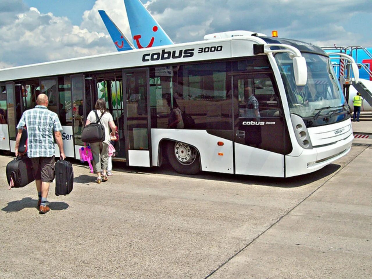 Rikas trap service bus guide. Cobus 3000 домодедово. cobus автобус шереметьево. маз-171 shuttle bus. перронный автобус неоплан.