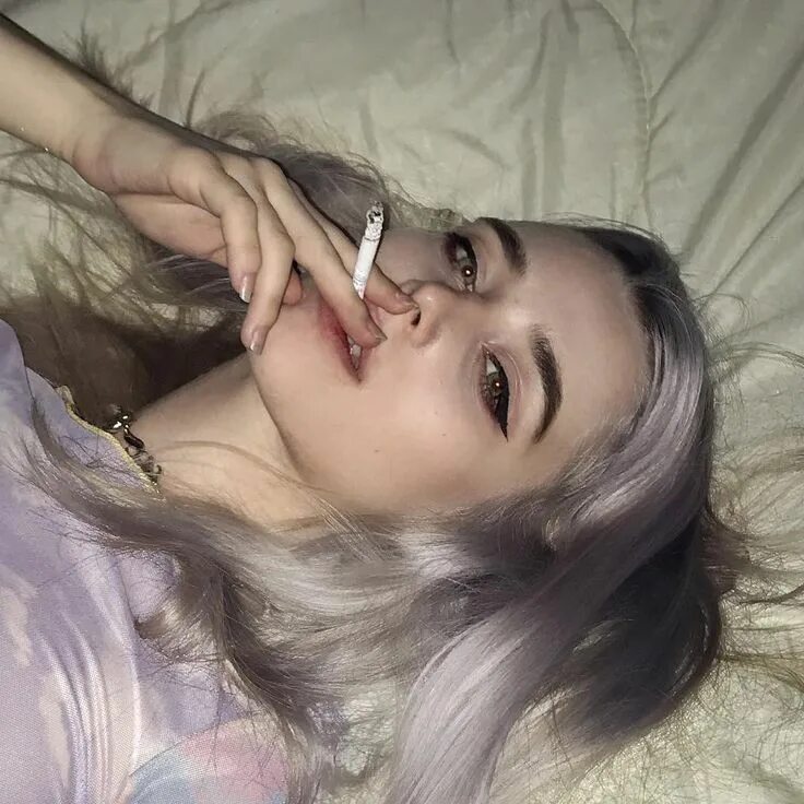 Девушка эстетика. Красивые люди эстетика. Инди кид эстетика. Девушка с короткими темными волосами. Эвелина aesthetic.