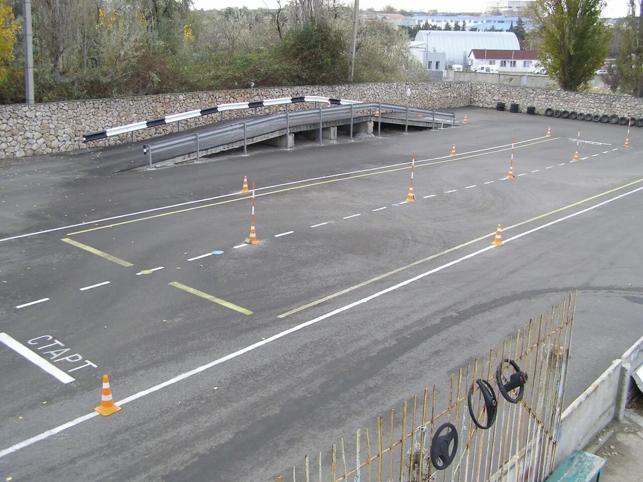 автодром площадка. учебная площадка для вождения вираж белгород. автодром на колесах. змейка автодром 2020. учебная площадка автошколы.