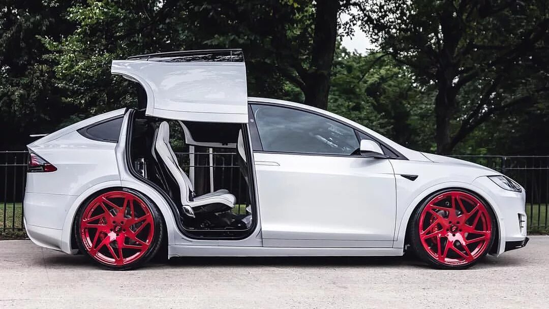 Хром тюнинг. Tesla model x обвес. tesla model x тюнинг. tesla model x tuning. тюнинг тесла model x.