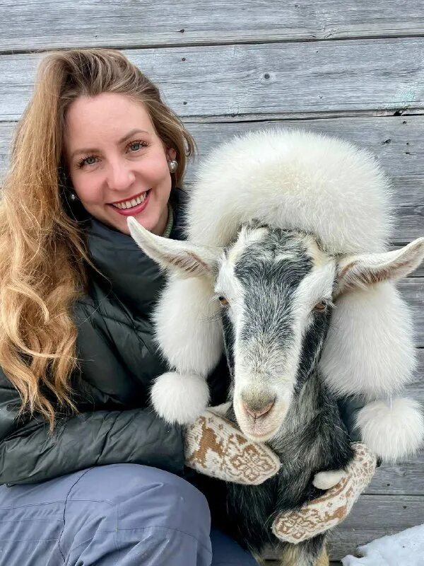 настя милый фермер биография. настя милая (попова). фотосессия с козой. василиса островская и настя кош. Nastya milaya вк.