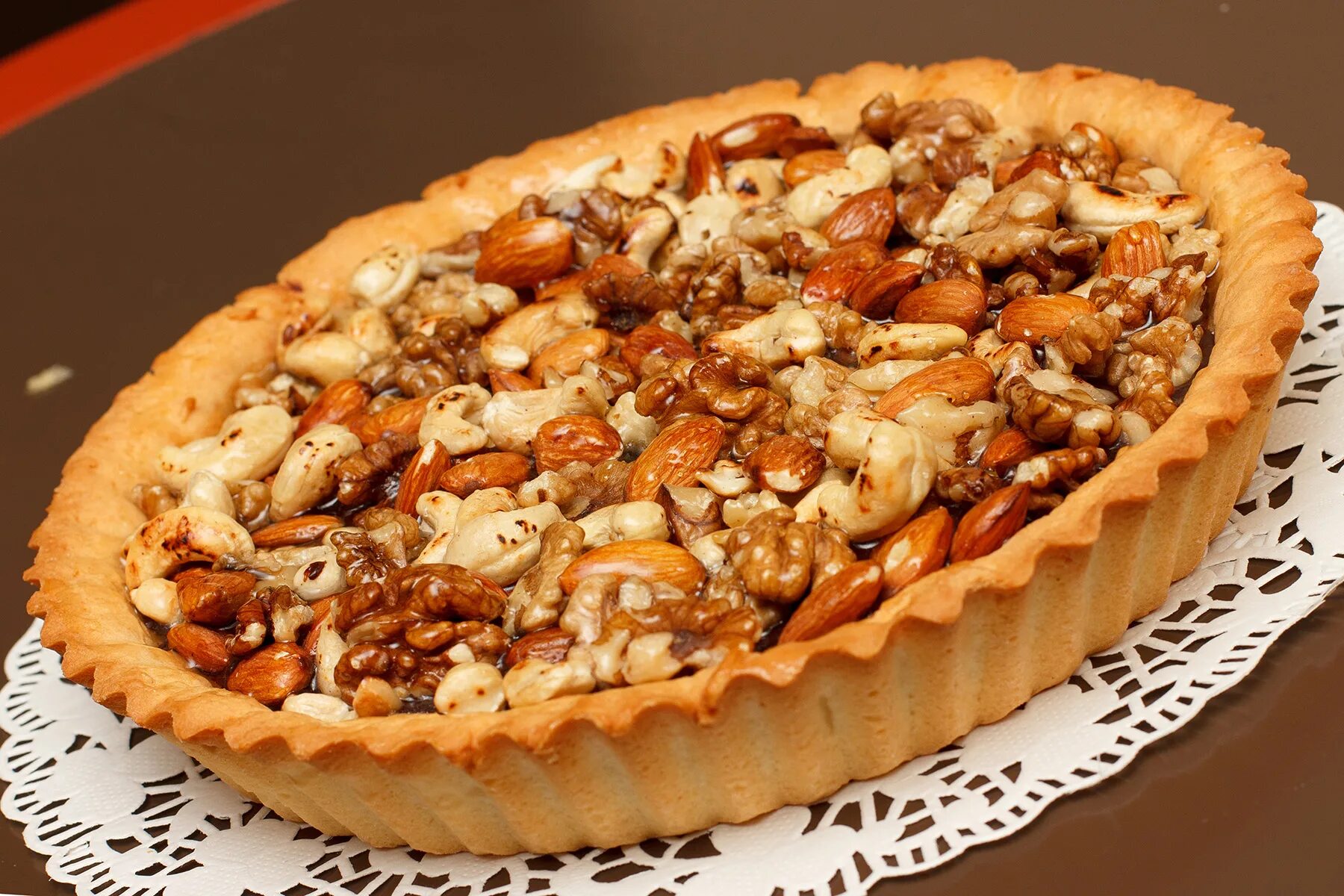 Пирог с сухофруктами и орехами. Яблочный пирог с крошкой. Восточный пирог со сгущенкой. Восточный пирог со сгущенкой. Пирог с грецкими орехами.