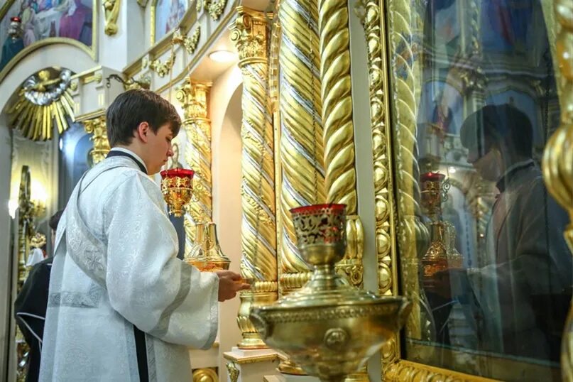 Православные духовный сан. Служба в храме в Андрее Первозванном. Служба в храме в Андрее Первозванном на воде внутри храма на службе. Служба в храме в Андрее Первозванном на воде. Служба в храме Андрее Первозванном на воде в Приозерске.