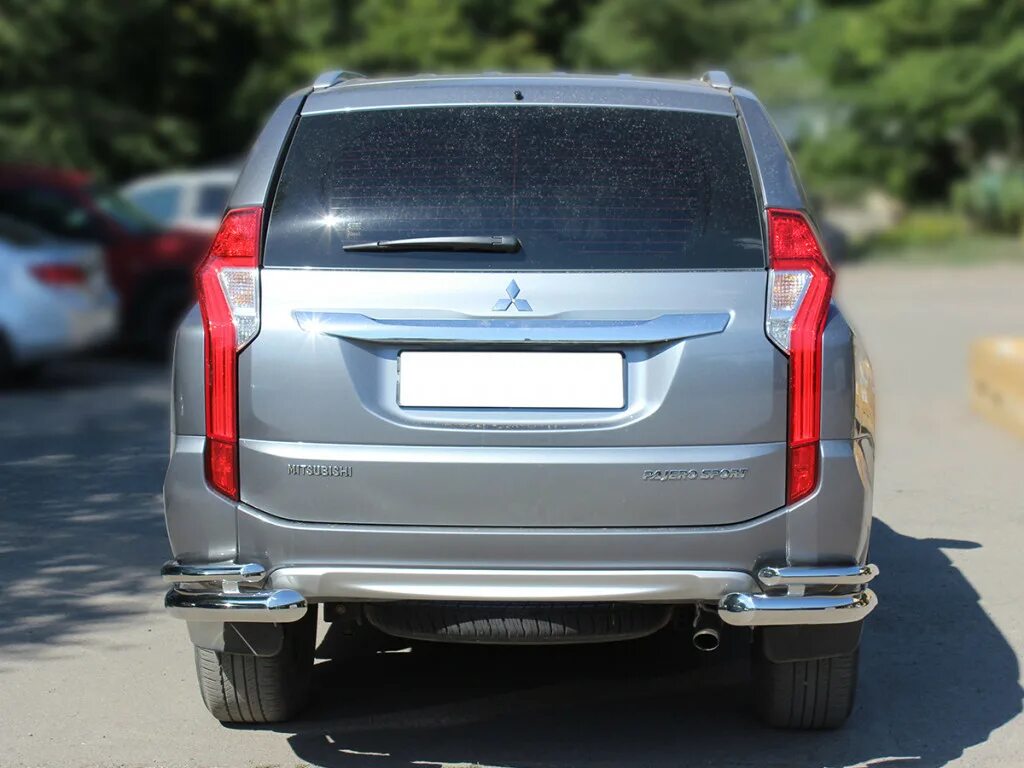 Защита заднего бампера l200. Защита заднего бампера паджеро. Задняя защитная. Ford explorer rear. Мицубиси l200 2014 защита заднего бампера.