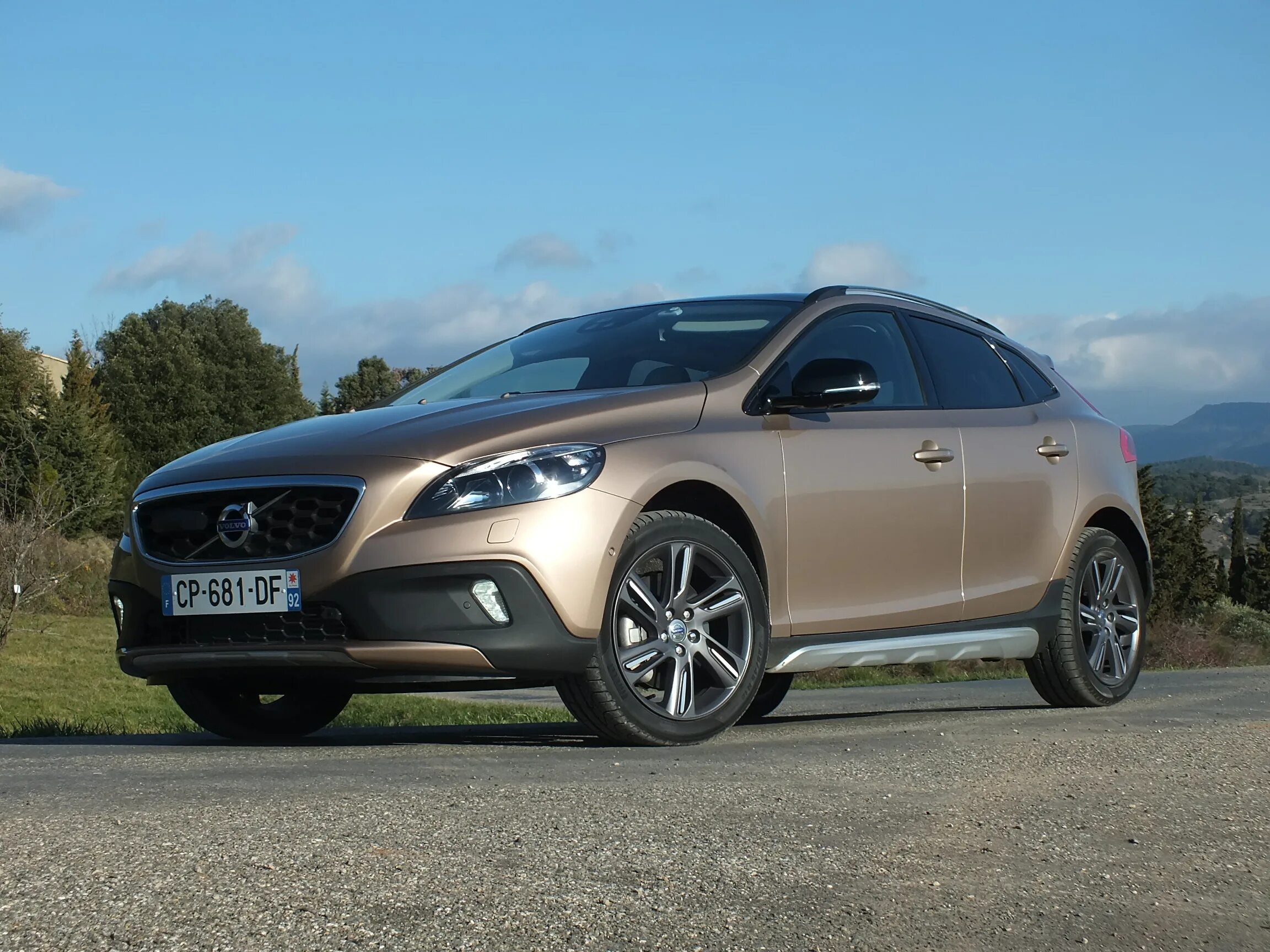 Вольво кросс кантри авито. Вольво в40 кросс кантри. Volvo v40 cross. Вольво v40 cross country. Вольво кросс кантри авито.