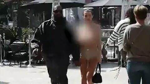Жена канье без нижнего белья в париже