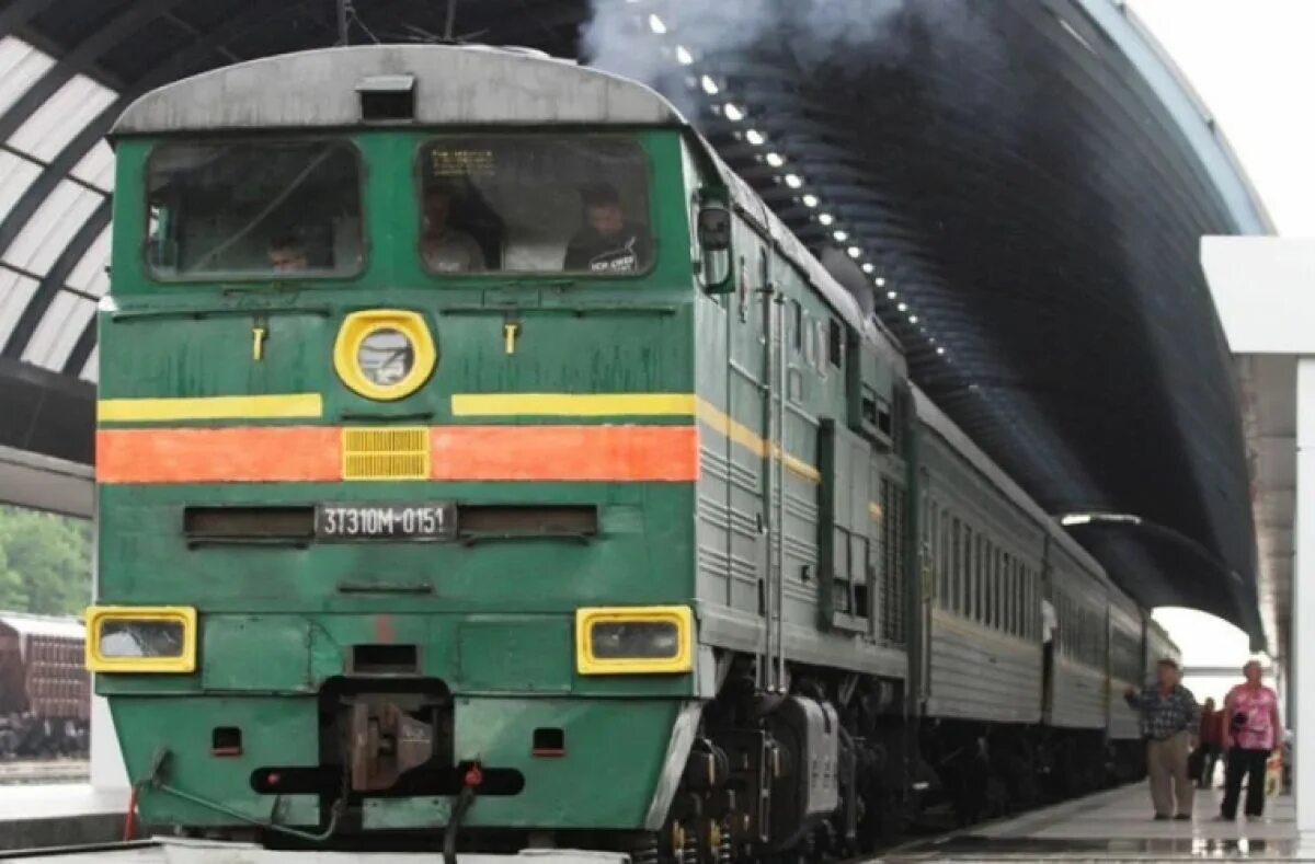 Поезд москва кишинев. Дизель поезд кишинев одесса. Кишинев 2тэ10. Поезд 058. Поезд москва кишинев.