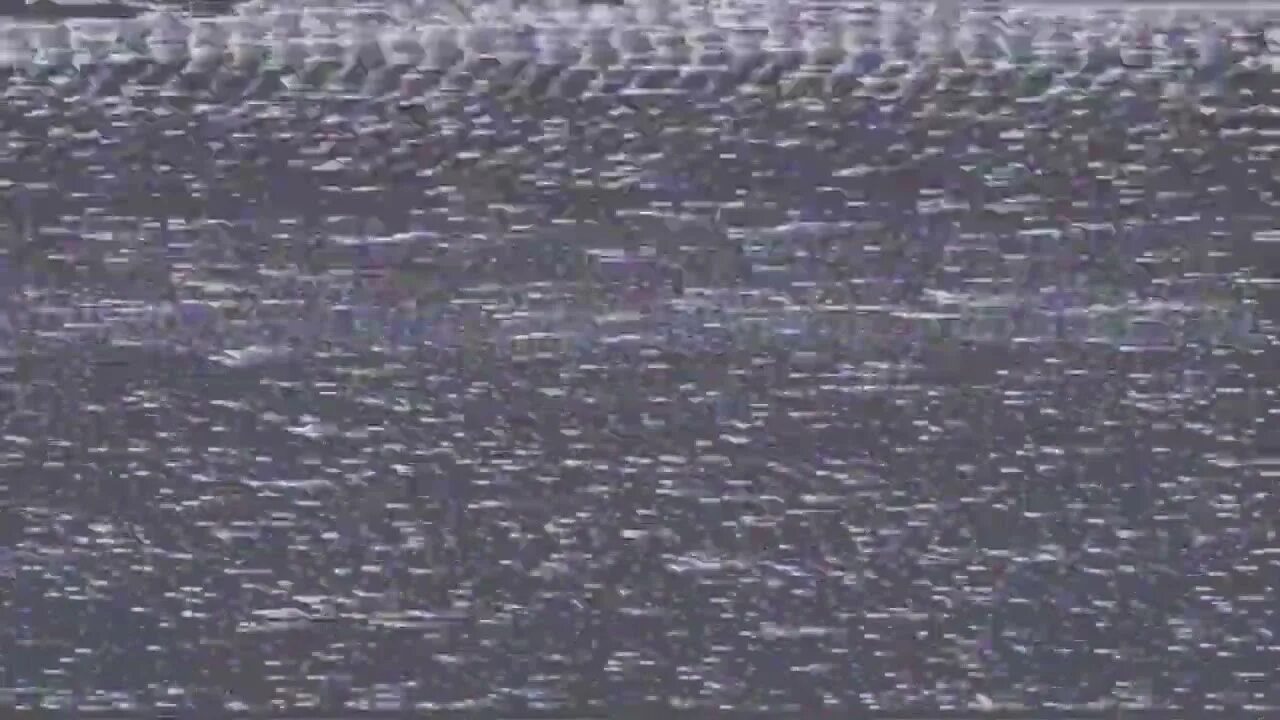 Глитч эффект чб. Цветные помехи. Помехи на телевизоре. Телевизионные помехи. Broken tv screen prank.