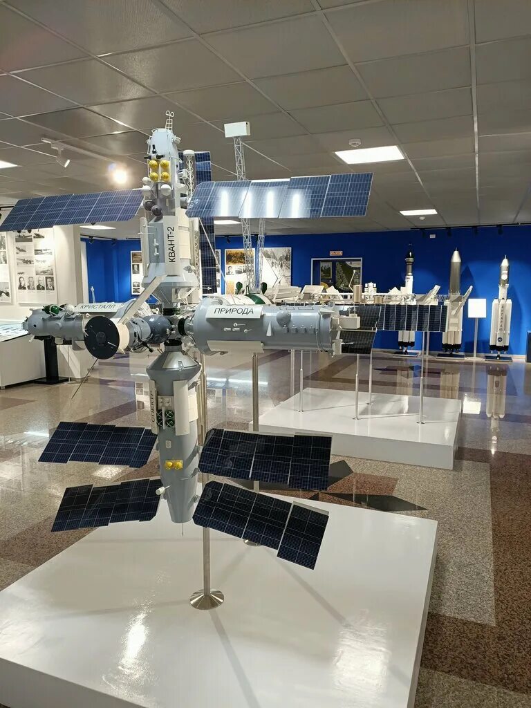 Космический научно-производственный центр имени хруничева. Центр имени хруничева вакансии. Космический центр хруничева. Русская космическая школа. Центр имени хруничева вакансии.