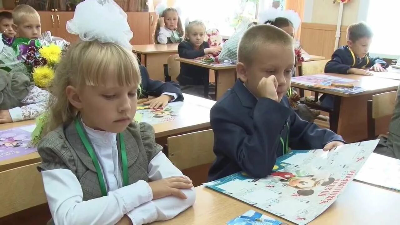 Покажи видео 1 класса. Видео для детей 1 класса. Познавательное видео для 1 класса. Михалёво школа. Покажи всех детей в 1 классе которые и в садике.