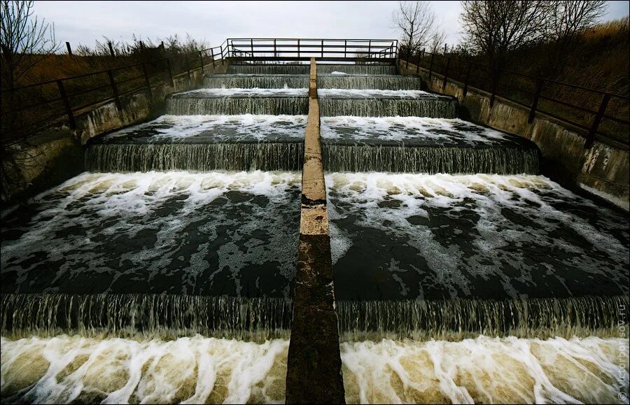 Расторопово водосброс. Водосброс в реку Десну. Расторопово водосброс Десна. Очистные сооружения сточных вод в Москве.