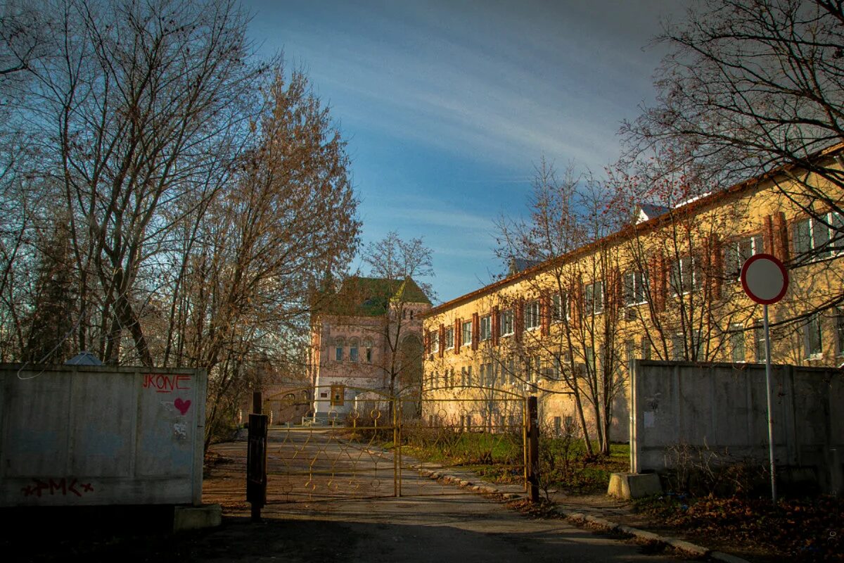 Первая городская. Больница Владимир красная. Первая городская больница Владимир. Владимир больница красный крест Шерер. Каменная больница.