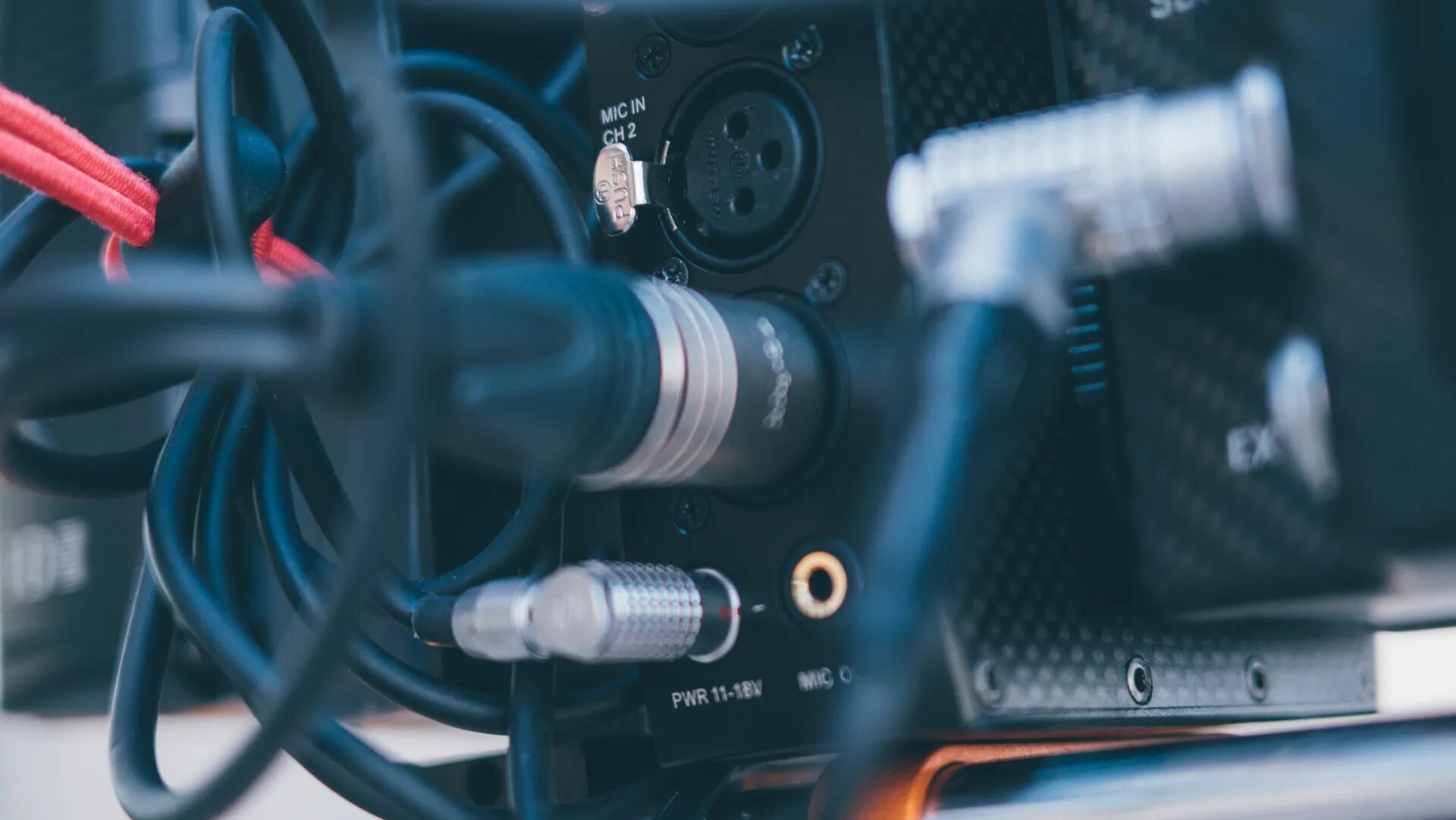 Establishing audio input connection. Establishing audio input connection