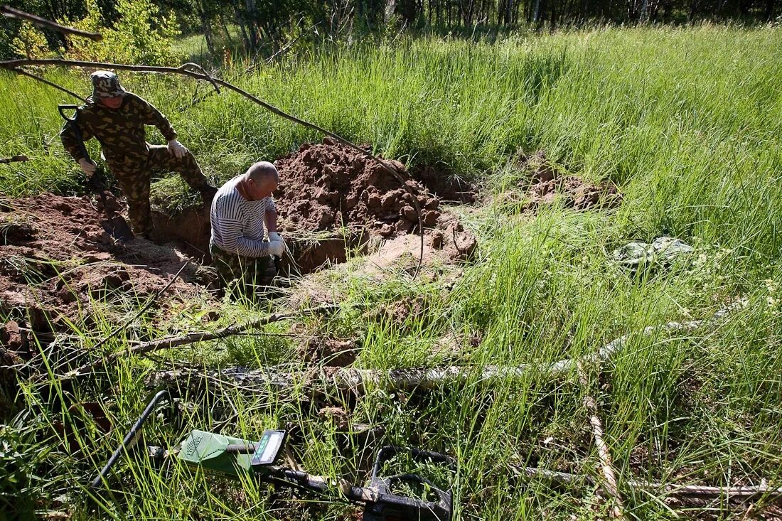 Нашел солдат в заросшем поле. Замаскированные окопы. Окопы в лесу. Траншея в лесу. Окопы в лесах Калужской области.