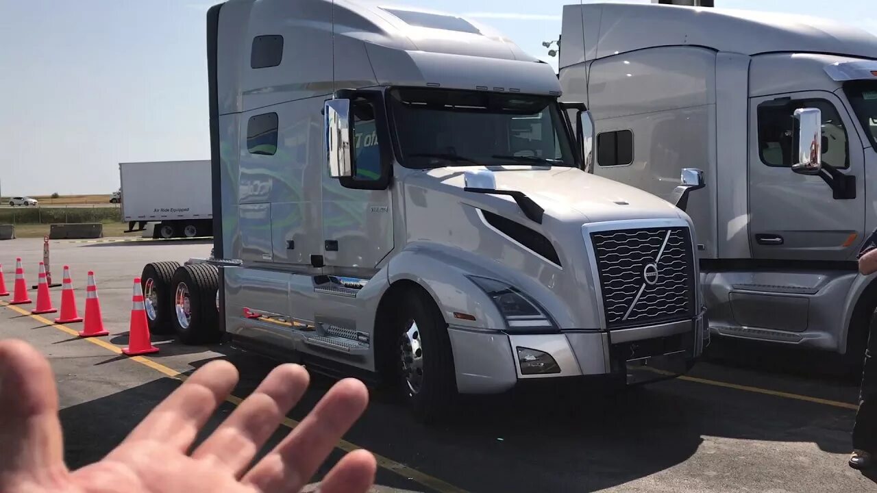 Дальнобойщики сша. Шерер дальнобой. Дальнобой по сша. Volvo 2019 dalnoboy. Владимир шерер америка дальнобой.