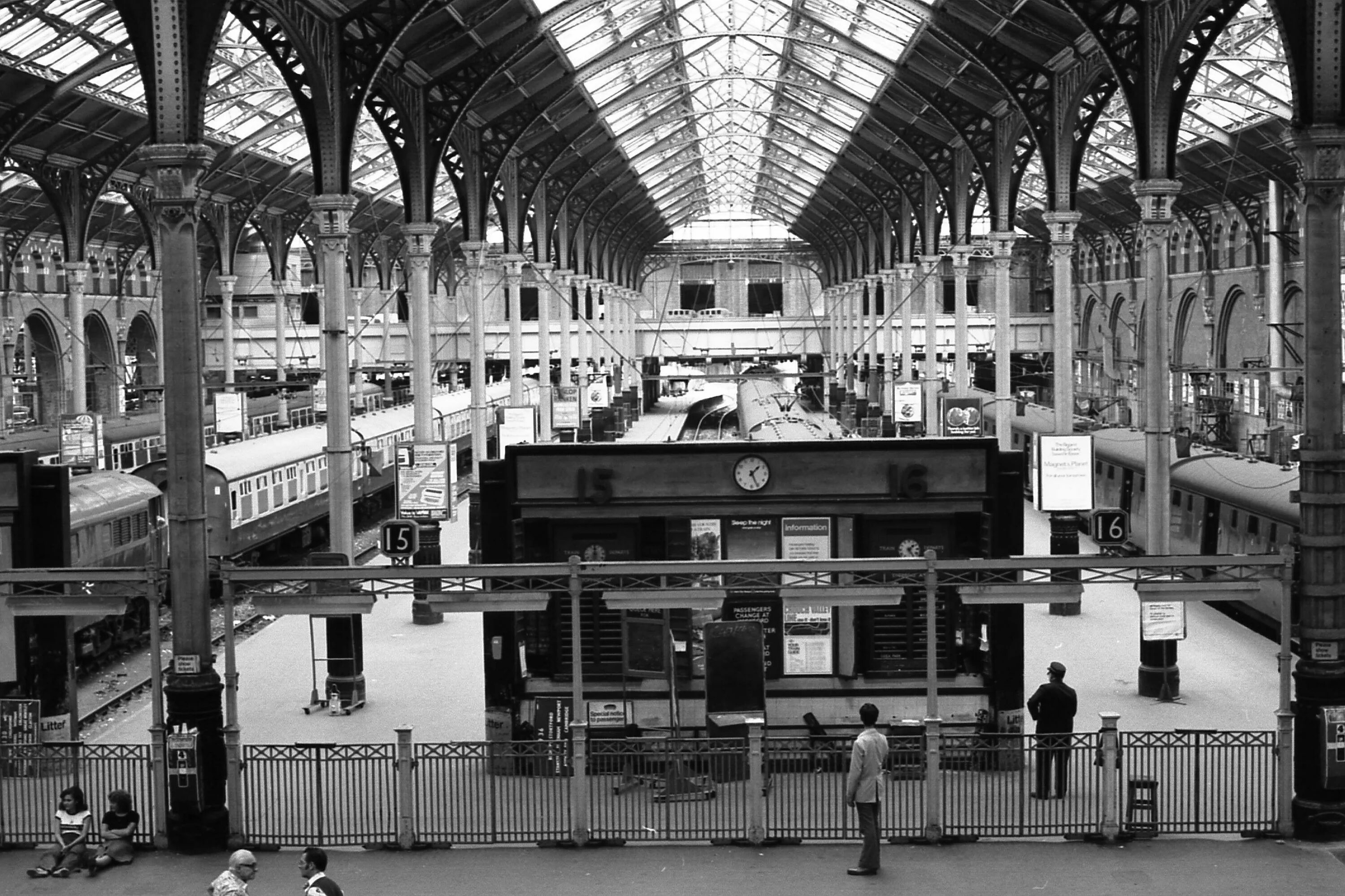 Вокзал в лондоне. London Liverpool Street Station. Liverpool вокзал. Вокзал 19 века Лондон. Лоусерский Пассаж Лондон.