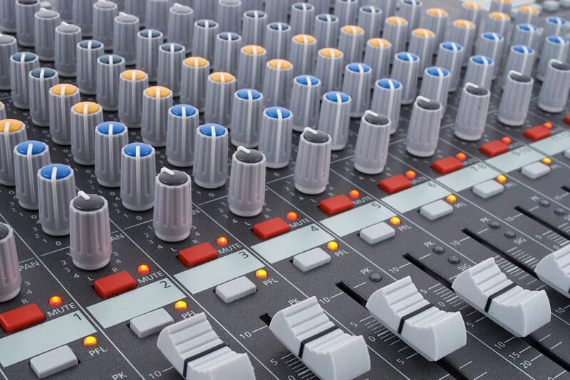 Включи 1000 4. Lightning audio моноблок. Dynacord cms 1000-3. Dynacord pm 1000-3. Пульт dynacord powermate 1000-3.