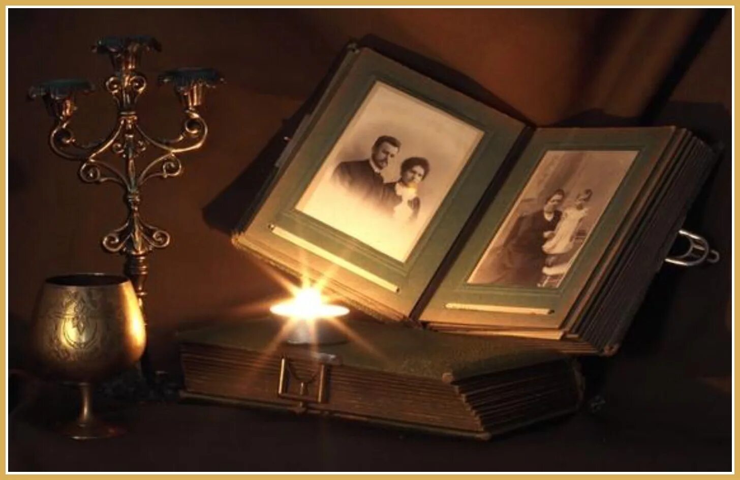 Перелистывая страницы фотоальбома. Слова к семейному альбому. Старый альбом для фотографий. Старинный фотоальбом. Листая страницы семейного альбома.