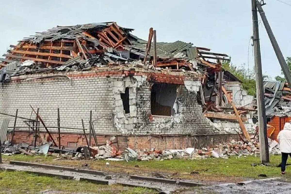 Курская белгородская область новости. Шебекино белгород обстрел. валуйки белгородская обстрел. разрушенный дом. обстреленные села белгородской области.