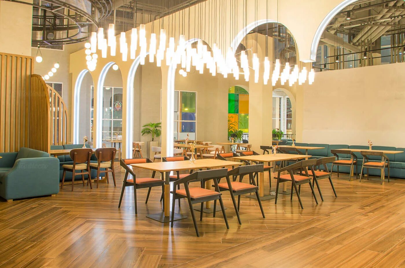 Зал москва андропова 1. Концертный зал правительства москвы. Зал зарядье амфитеатр. Концертный зал москва остров мечты. Ресторан la trattoria остров мечты.