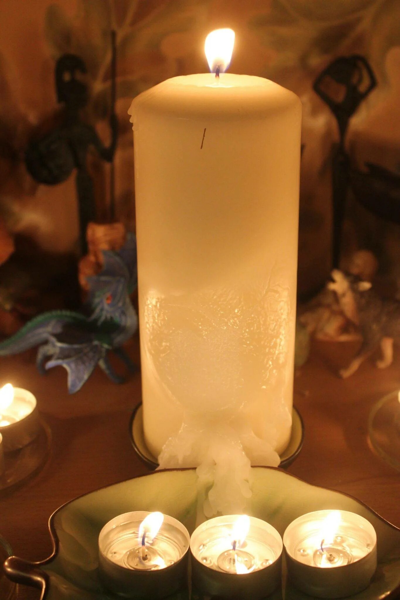 Ритуалы белой магии. Магические свечи. Ритуальные свечи. Огромная свеча. Большие свечи.
