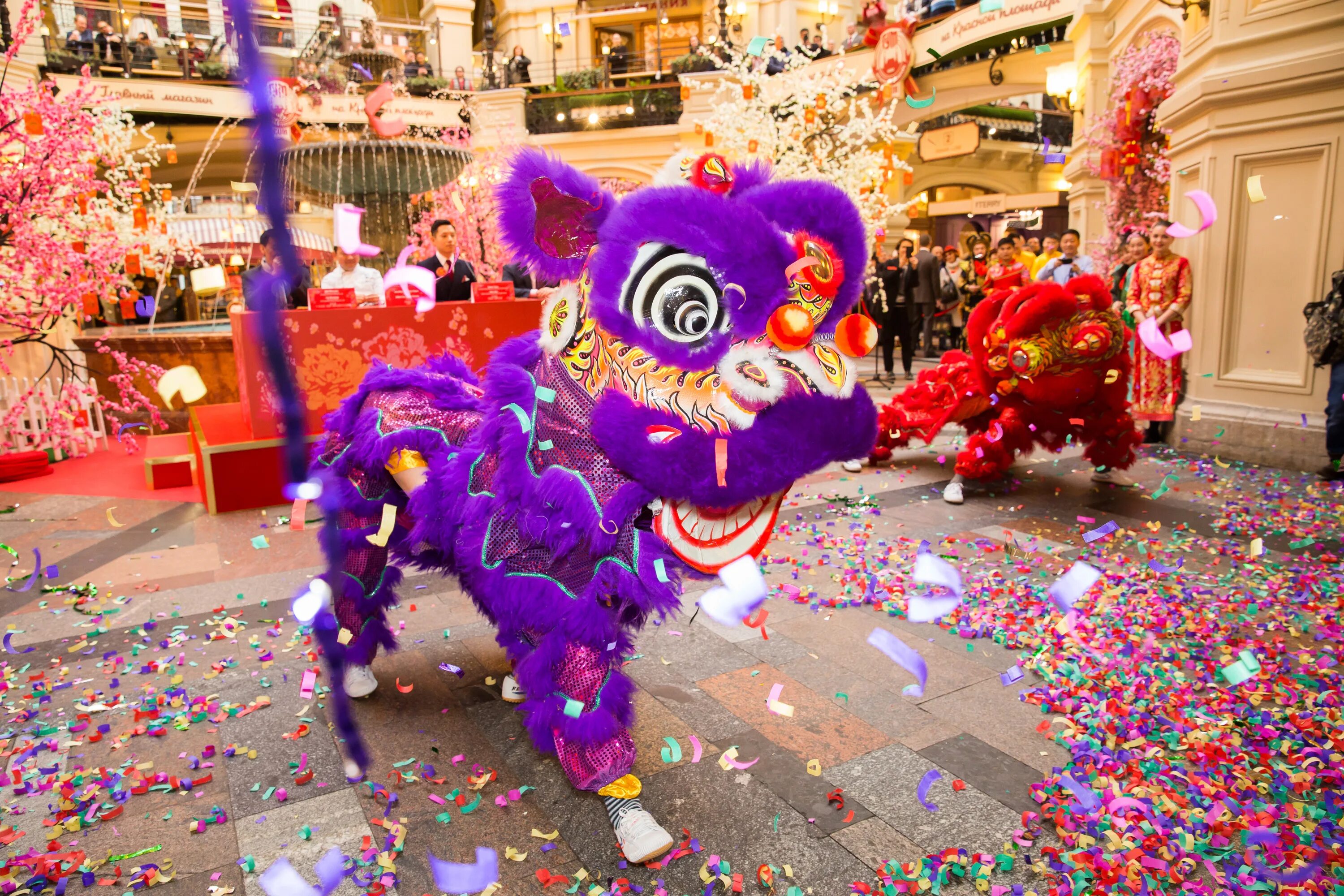 китайцы в гуме. китайский новый год. вднх праздник китайского нового года. фестиваль в москве китайский новый. новый год в китае.