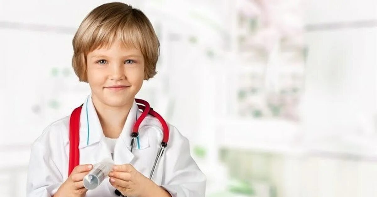 Доктор для детей. Врач и ребенок. Ребенок в медицинской одежде. Дети медиков.