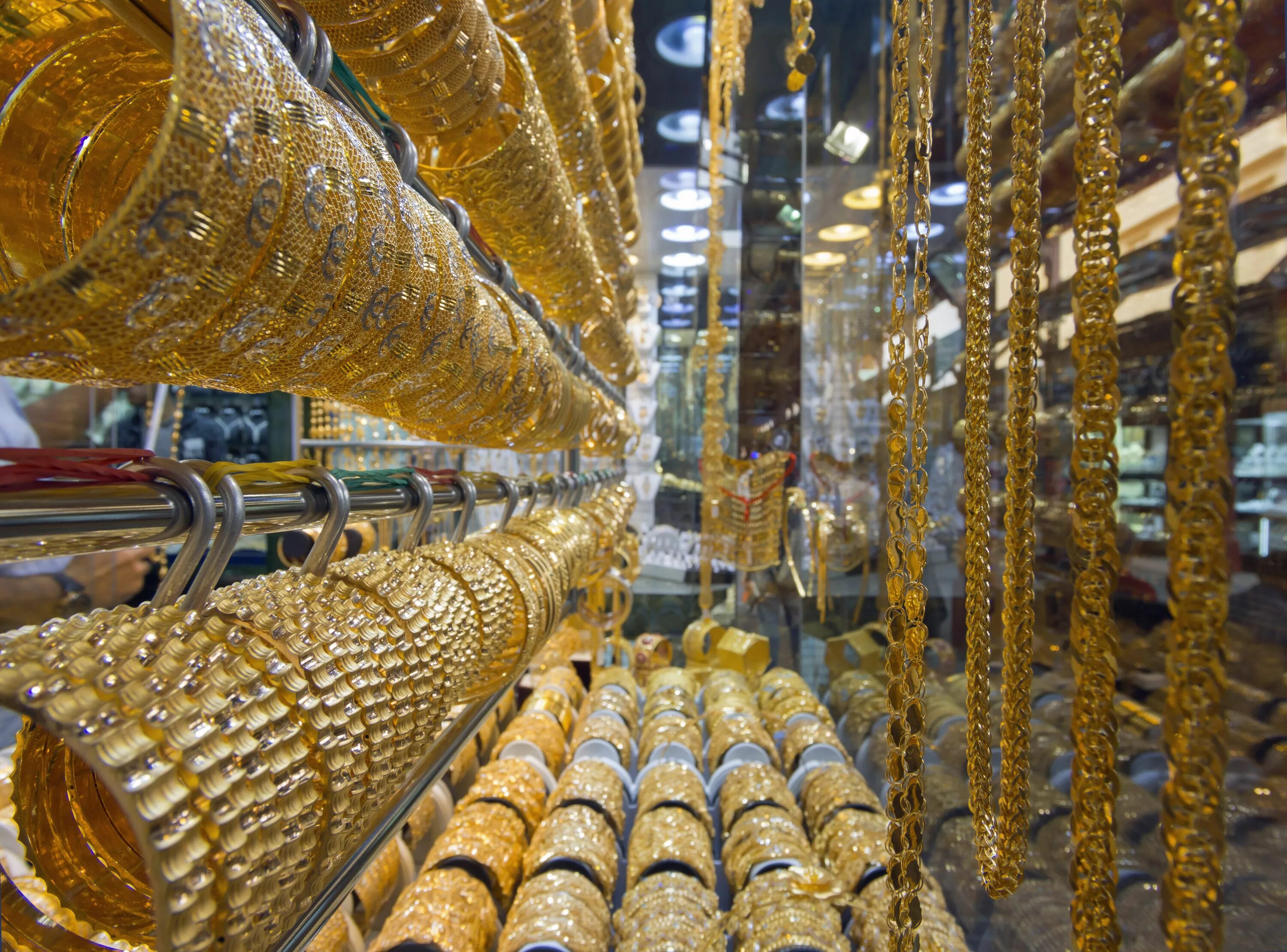 Золотой рядом. Gold souk дубай. золотой рынок gold souk. дубаи рынок дубай золотой. золотой базар оаэ gold souk.