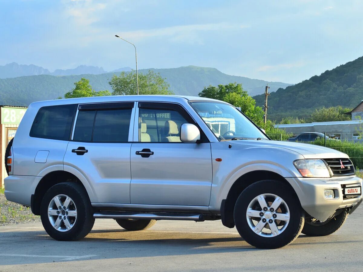 Купить мицубиси паджеро бензин. 2001 Mitsubishi Pajero III. Mitsubishi Pajero 2001. Митсубиси Паджеро 2001г. Митсубиси Паджеро 2001 года.