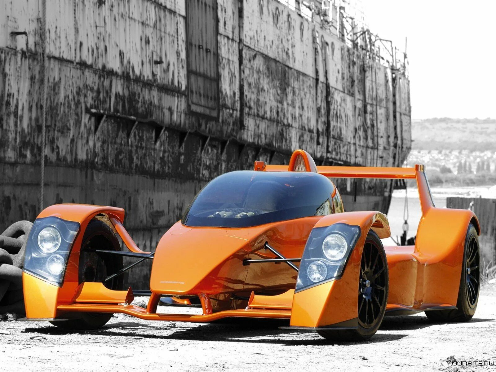 Необыкновенная машина. Макларен Caparo t1. Капаро т1. Caparo t1 Police. Caparo t1 2007-х.