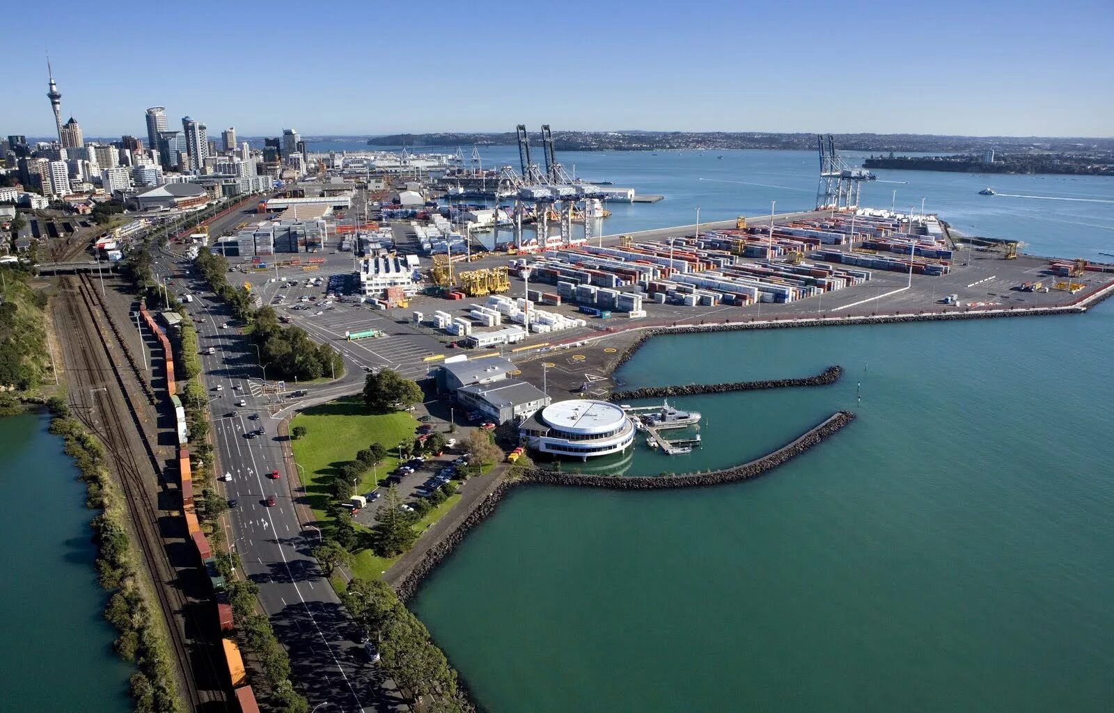 End port. Ист порт в Лондоне. Лондон порт Великобритании. Саутгемптон порт. Порт Таунсвилл.