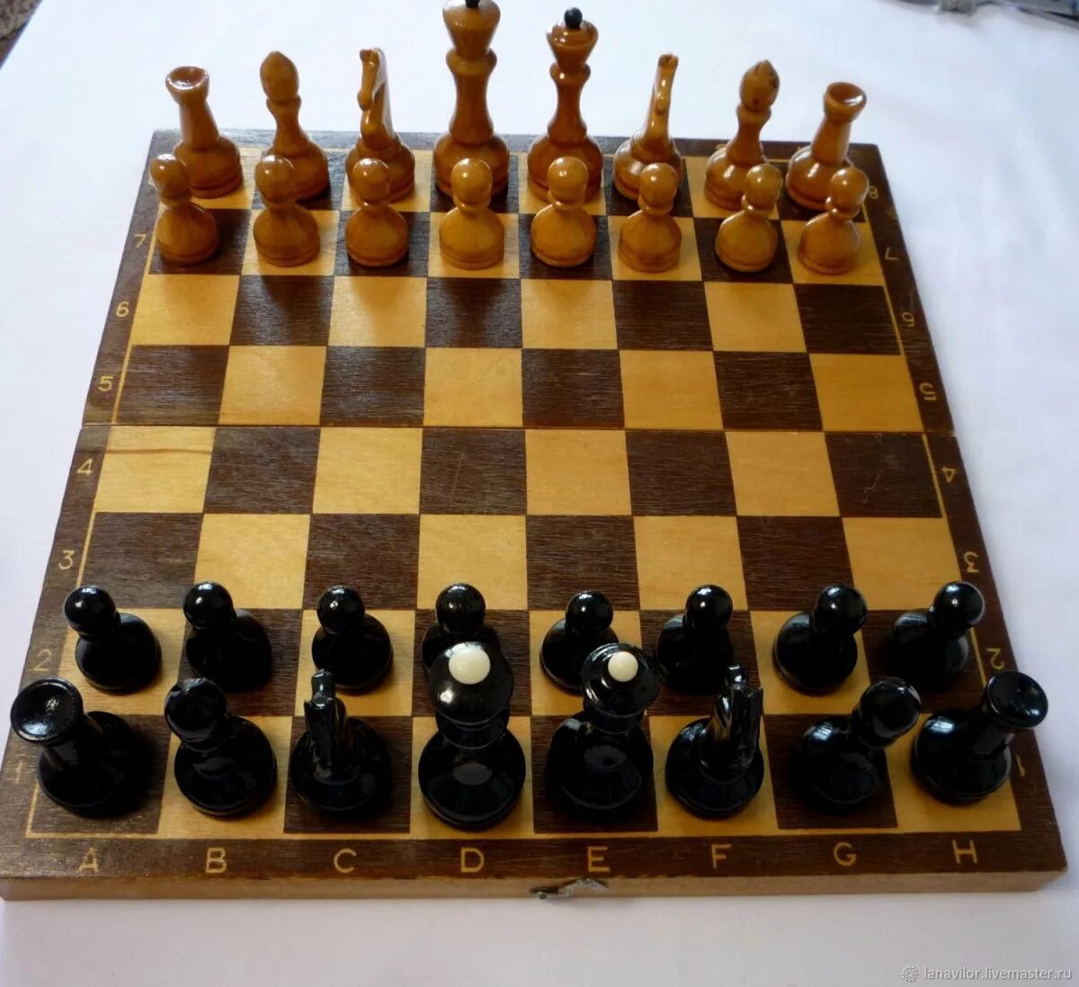 Шахматы 70-х годов. Шахматы деревянные ссср. Бакелитовые шахматы ленинград. Раймонд салиба шахматы. Советские шахматы.