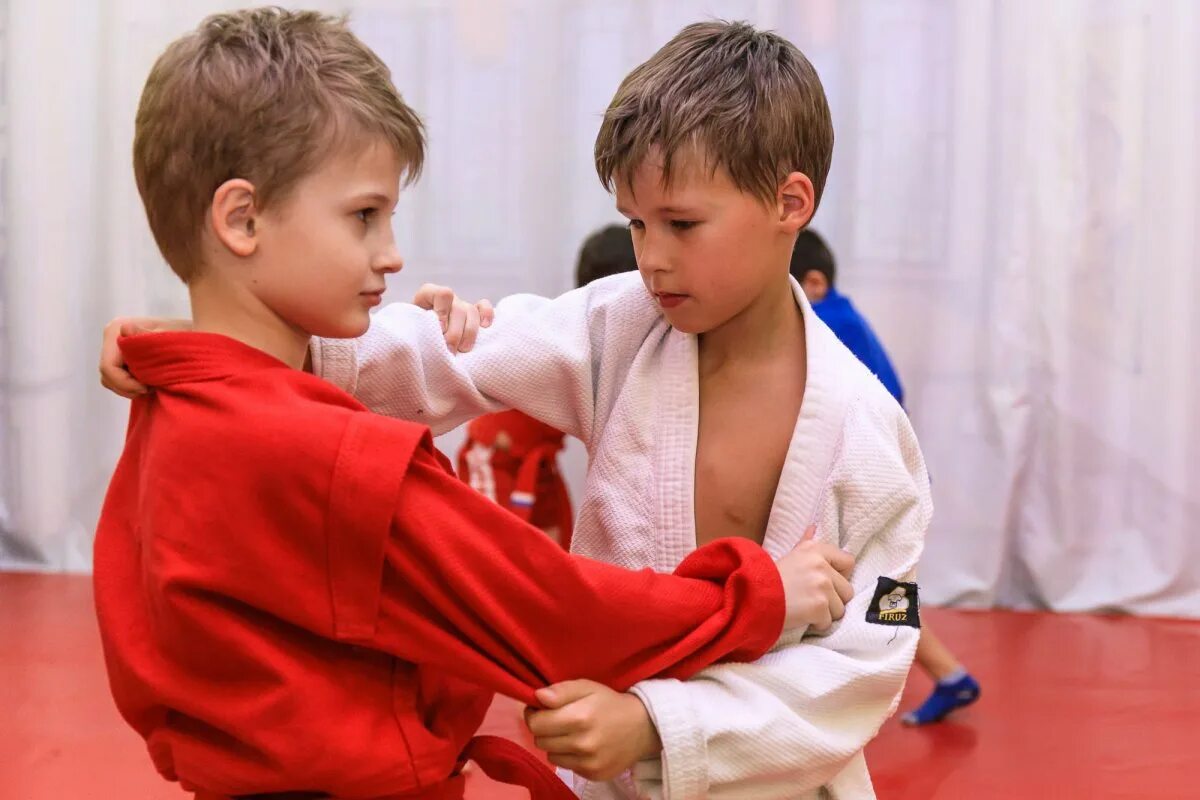 Самбо с какого возраста. Секция самбо для детей. детская секция самбо. спортивные секции для детей. самбо дети.