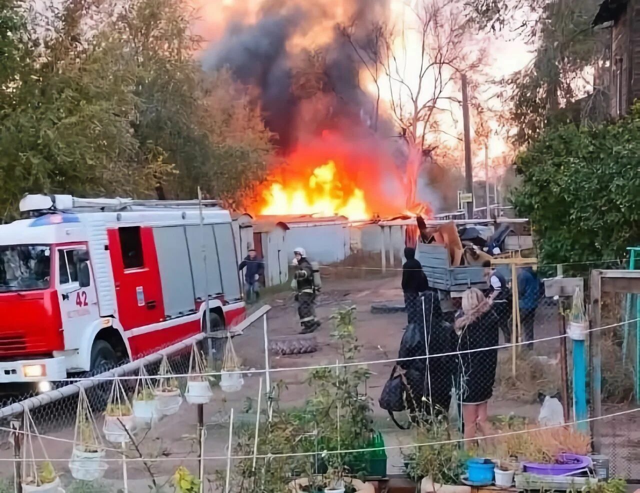 Пожар в Астрахани сегодня в Трусовском районе. Пожар в городе. Пожар фото. Самые крупные пожары.