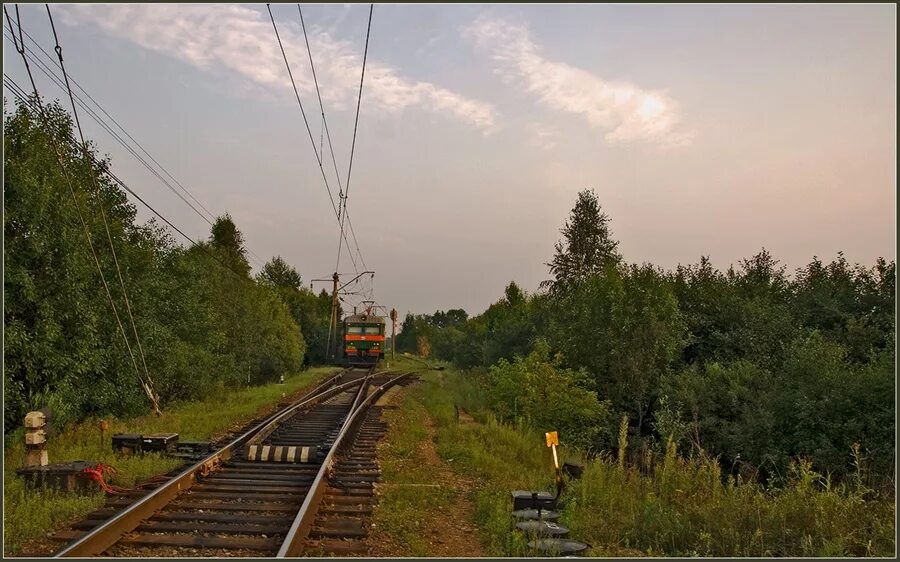 Опять от меня сбежала электричка слушать. Последняя электричка. Сбежала последняя электричка. Опять от меня сбежала последняя электричка. Опять от меня сбежала последняя электричка картинки.