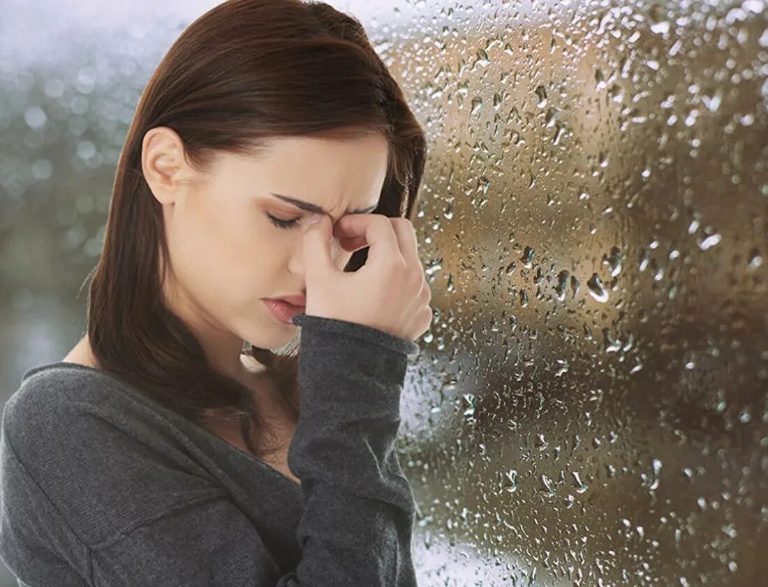 Люди зимой. Человек в снегу. Женщина и снег. Влияние магнитных бурь на человека. Метеозависимые люди.