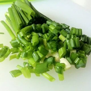 Зеленый лук измельчить