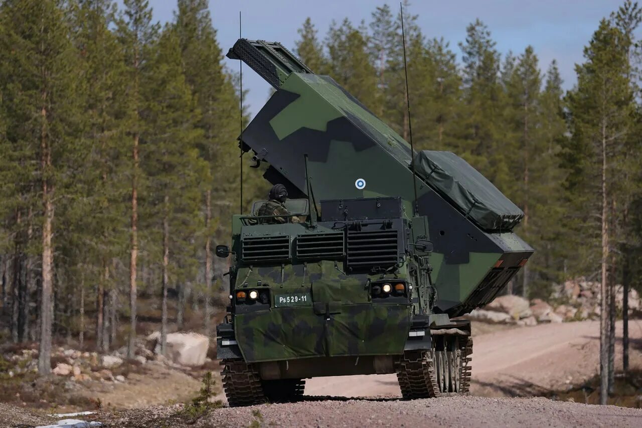 М 270 е. Американская рсзо м270. м270 mlrs.