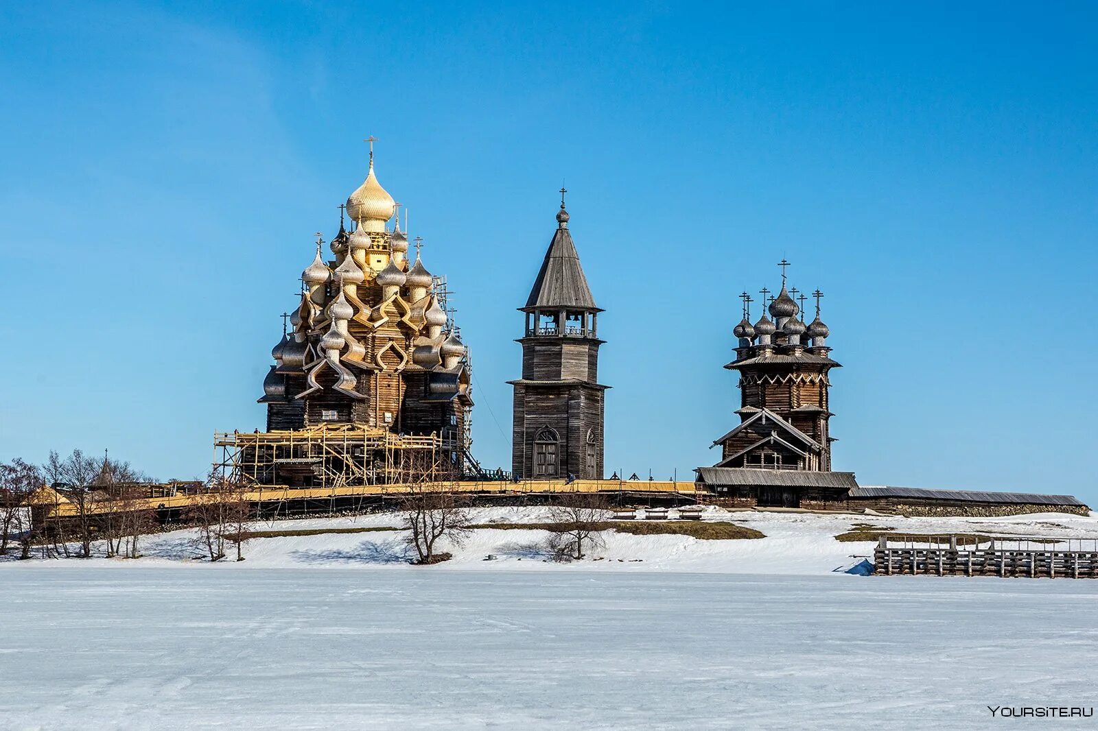 Памятники культуры россии кижи. Архитектурный ансамбль Кижского погоста Преображенская Церковь. Остров Кижи. Архитектурный ансамбль Кижского погоста (Карелия) ЮНЕСКО. Заповедник Кижи.