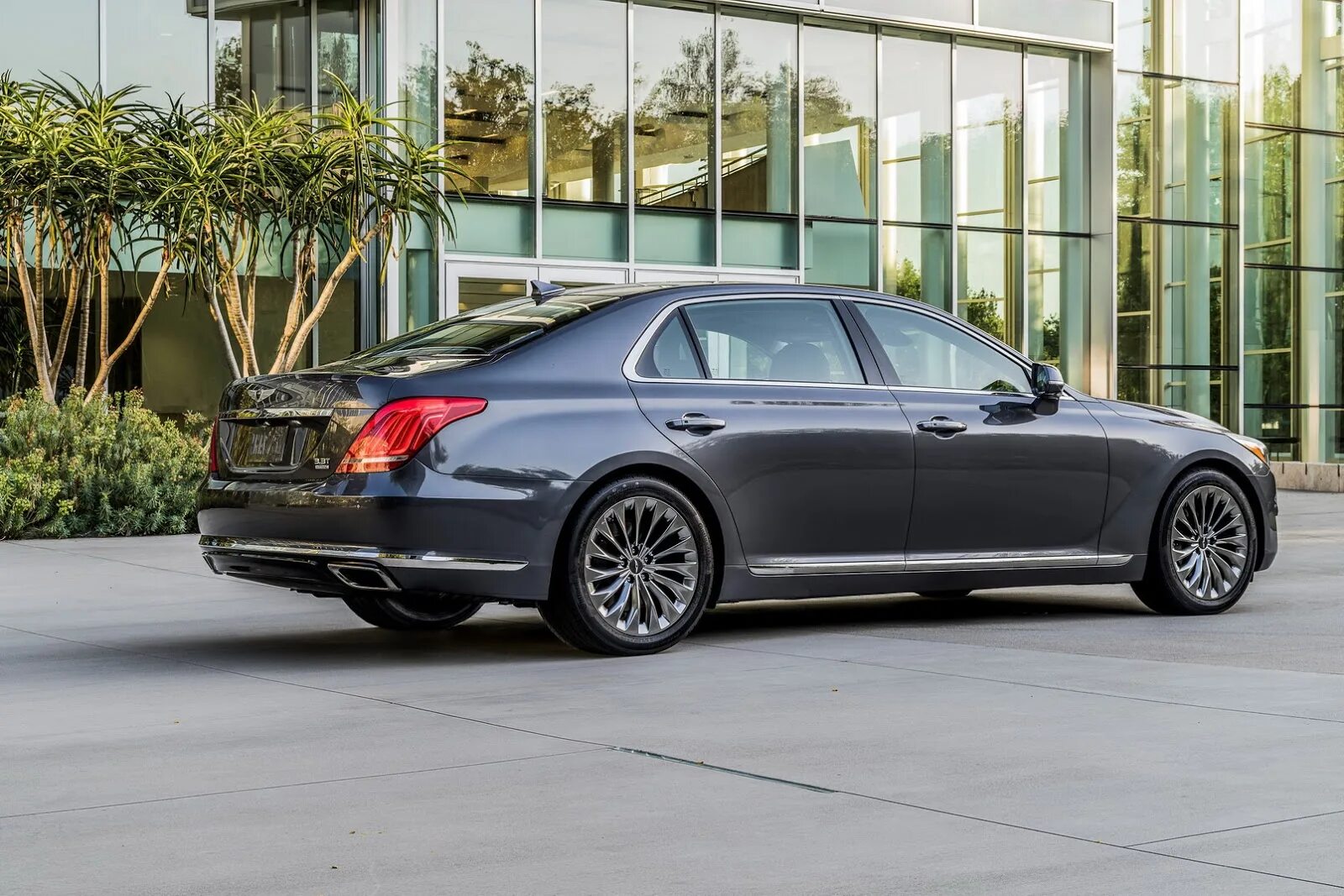 Genesis обзор. Hyundai genesis g90. genesis седан g90. hyundai genesis 2017 g90. хендай genesis g90 2017.