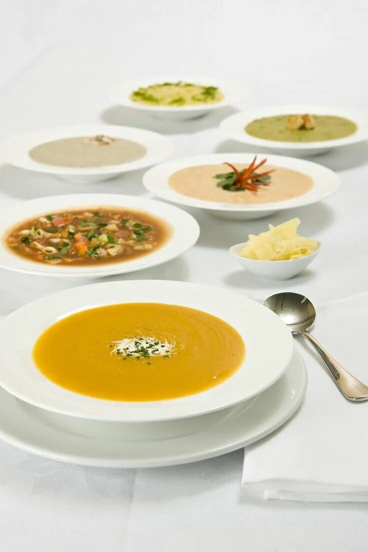 Суп незаменимое блюдо обеденного стола исключите второстепенную. Суп незаменимое блюдо обеденного стола исключите второстепенную. Суп незаменимое блюдо обеденного стола исключите второстепенную. Завтрак в столовой. Суп на черном фоне.