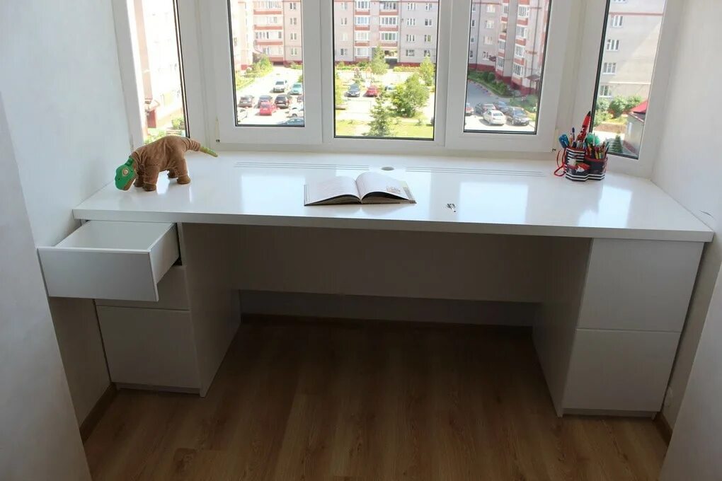 Соедини со столом. Соедини со столом. Столовая и кухонная посуда для дошкольников задания. Соедини со столом. Встроенный письменный стол со шкафчиками.