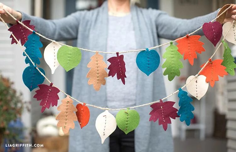 A beautiful felt leaf garland. Perfect decoration for your Thanksgiving celebrat