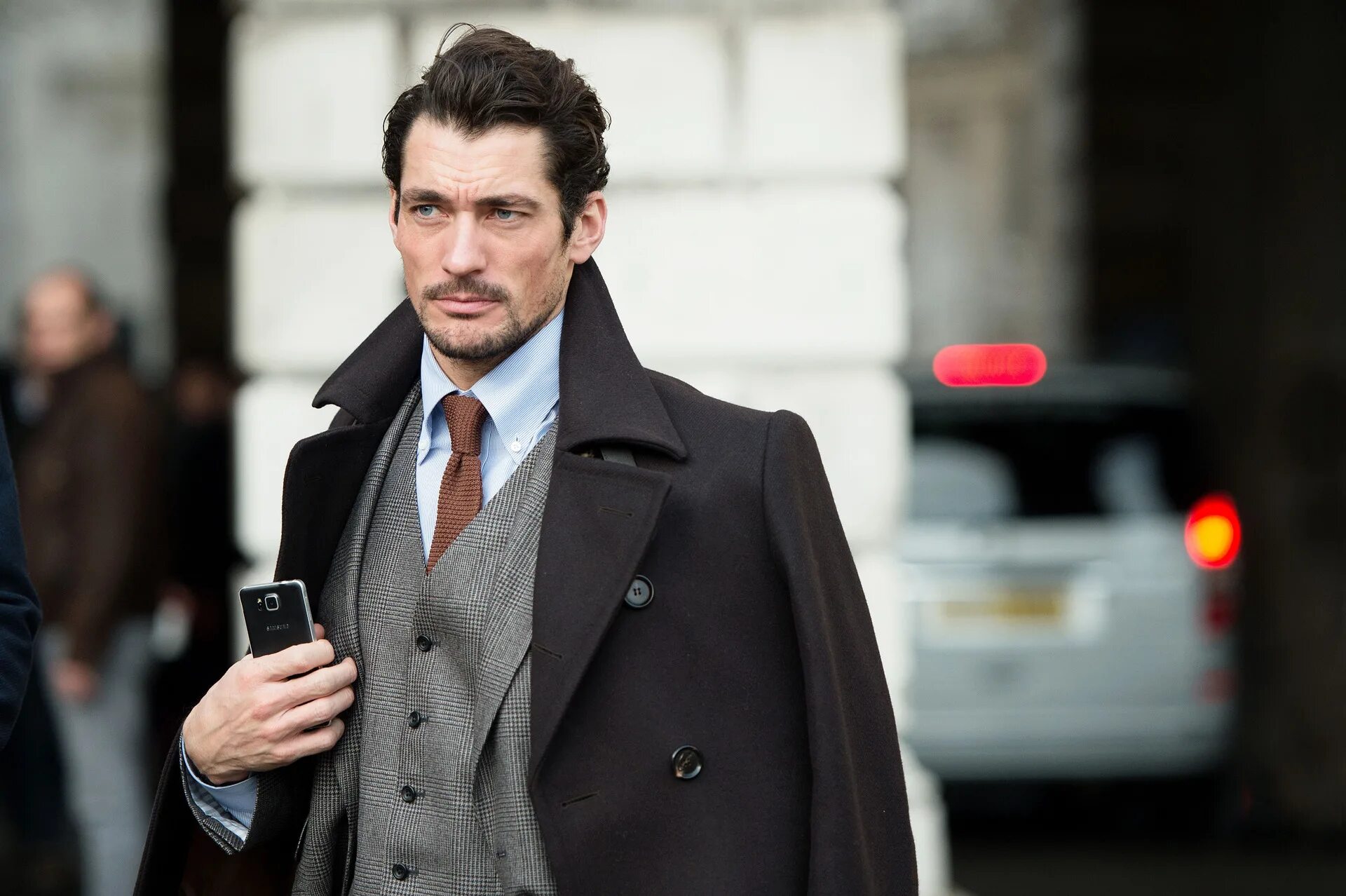 Дэвид Ганди в пальто. David Gandy пальто. Дэвид Ганди стильные образы. Дэвид Ганди в костюме. Холеный мужчина