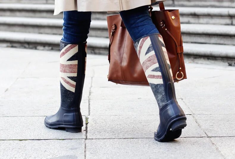 Ботинки с флагом Англии. С чем носить резиновые сапоги. С чем носить резиновые сапоги женские. С чем носить резиновые ботинки.