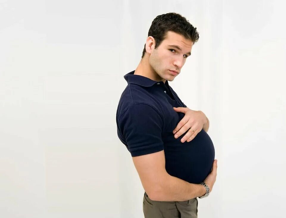 Родивший мужчина получит. Беременные мужчины. Беременный парень. Мужская беременность. Беременна с мужем.