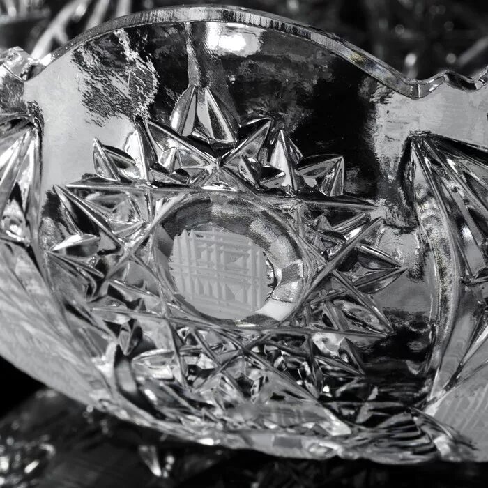 Советское хрустальное блюдо. Блюдо роза. Хрустальное блюдо ссср. Салатник бахметьевский хрустальный завод. Ваза miniator noritazeh 941022.