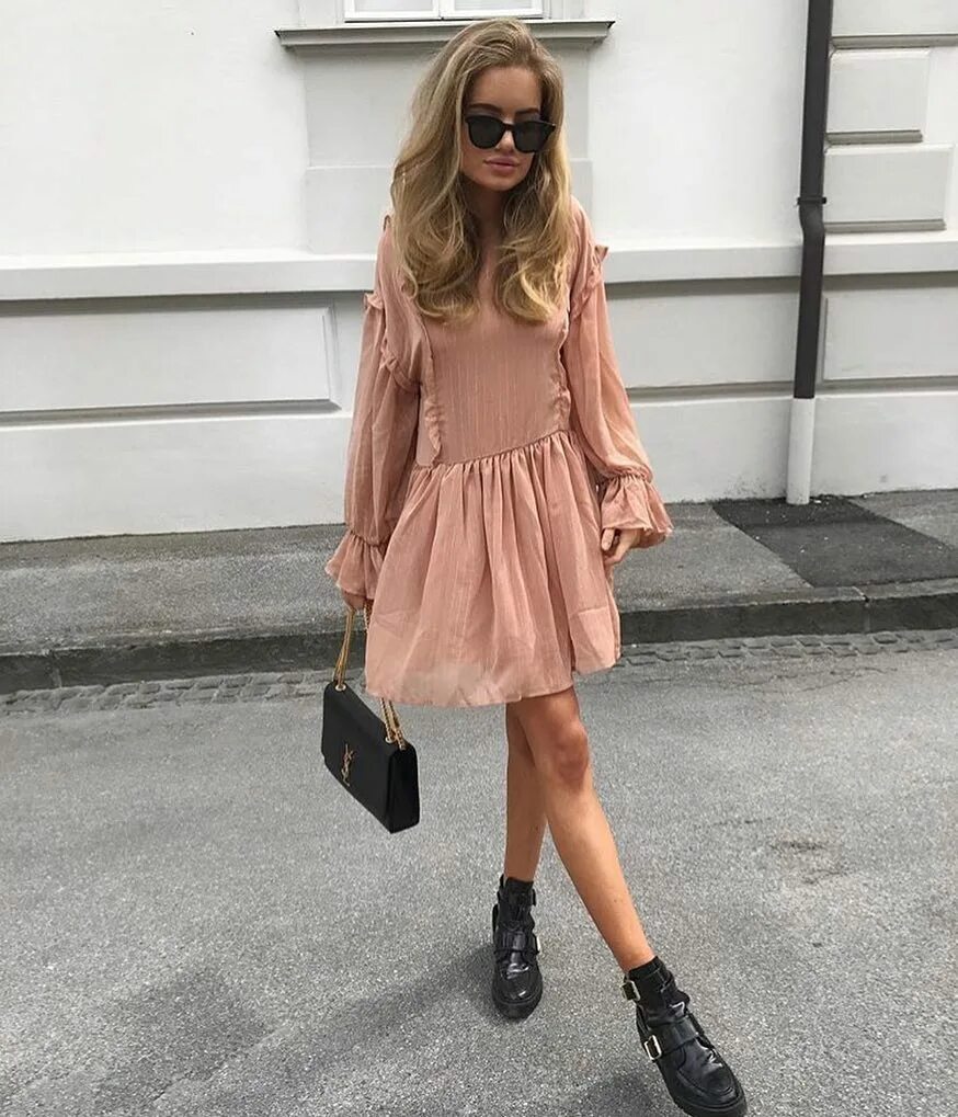 верона фигура. черное платье с бежевыми ботинками. черное платье с бежевыми ботинками. бежевое платье с черными ботинками. бежевые туфли под черное платье.