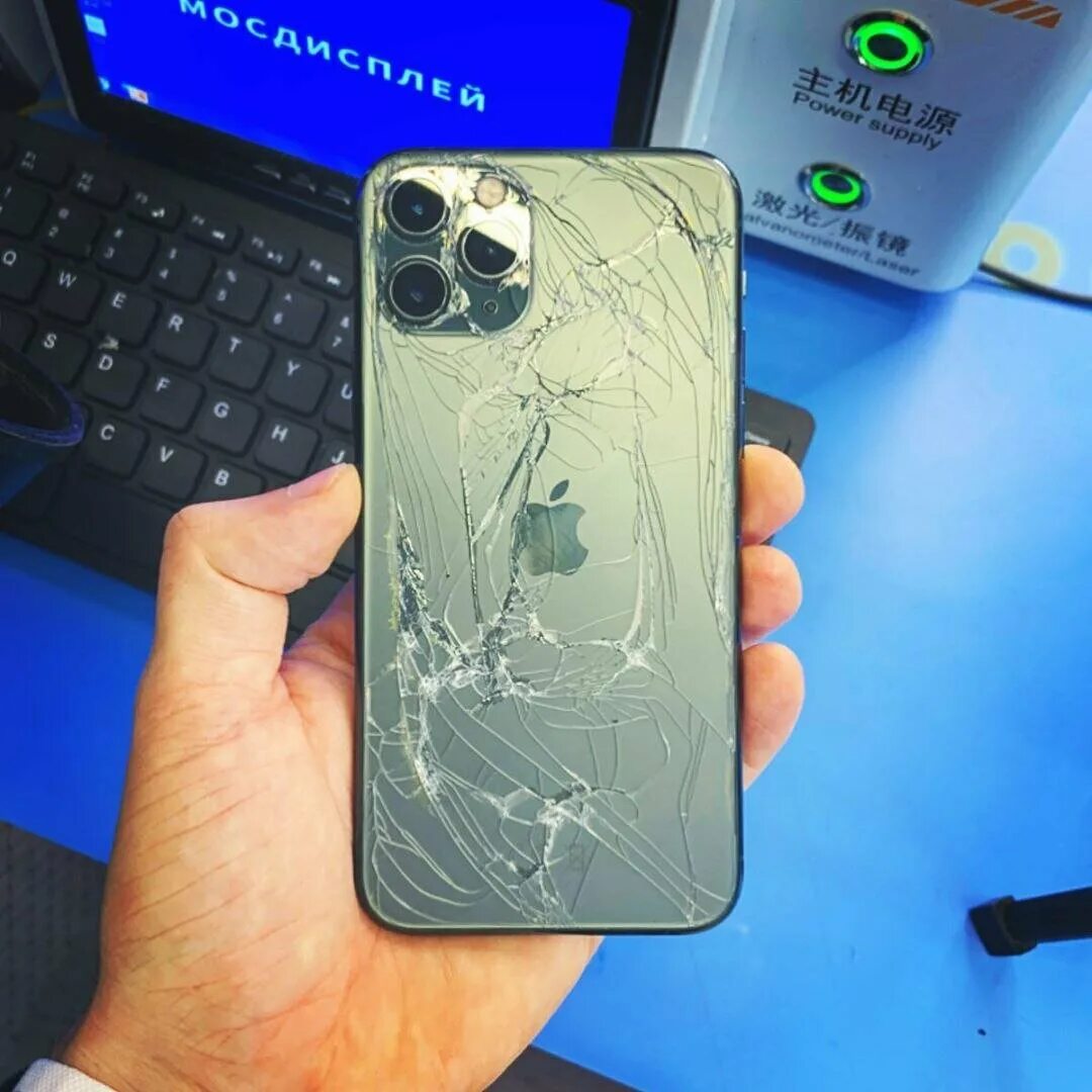Iphone 11 pro max задняя крышка. Разбитый айфон 11 промакс корпус. Разбито заднее стекло iphone 12 pro max. Замена стекла на 11 про. Замена стекла на 11 про.